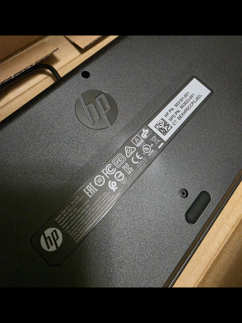 HP black wired